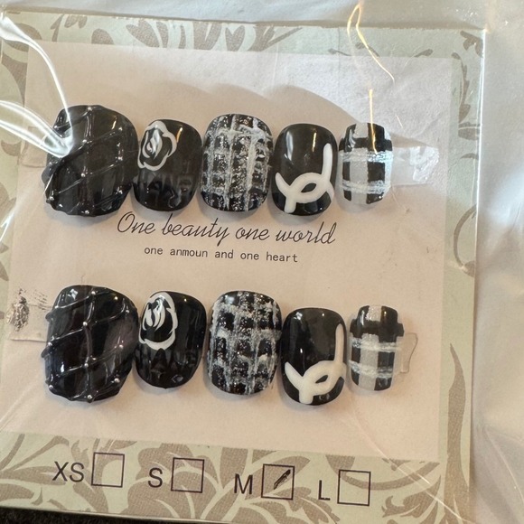 Black White Press On Nails, Designer Inspired, Fashion Nail Art - Picture 1 of 1